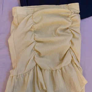 Gul kjol  - Säljer denna kjolen, 89kr