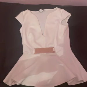 Vit linne/tröja med guld xs - Sthlm stil. Vit,guld