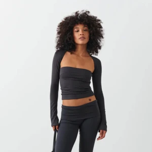 Långärmad topp - Endast använd 1 gång. Köpt för 260kr säljer för 110kr. Slutsåld på hemsidan