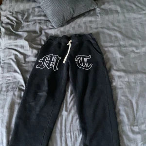 Tuttulente byxor - Feta Tuttulente mjukisar. Blivit för små annars har de inga fel eller fasta smuts fläckar 