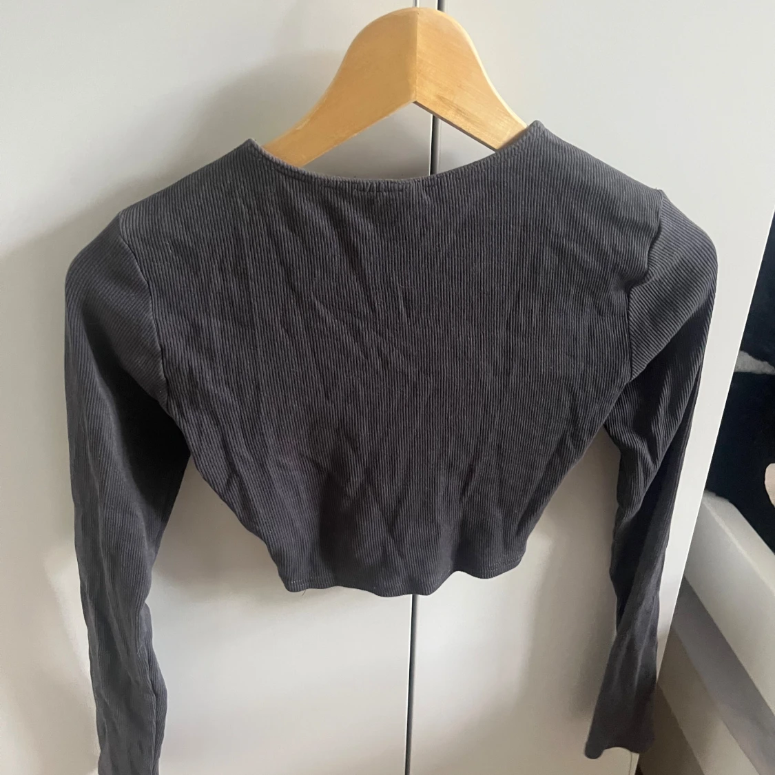 Mörk grå långärmad tröja från H&M  - 90