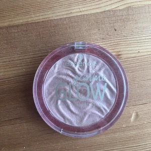 Essance highlighter  - Är öppnad men i princip oanvänd 
