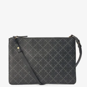 By Marlene birgir  - Säljer min väska som inprincip är i mystisk, kommer med äckthets bevis. Konstanta för fler bilder. Den är svår att få tag på och slutsåld nästan överallt!