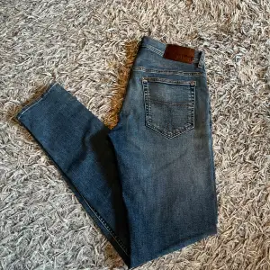 Säljer dessa tiger of Sweden jeans använda 3 gånger för 329 kr Storlek 30 32