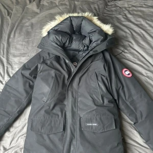 Canada goose  - Canada goose jacka storlek L, jackan är i bra skick 