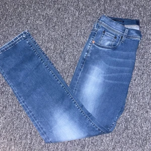 Replay Denim jeans - Helt nya Replay Denim jeans (blåa). Har aldrig använts o är i 10/10 skick. Pris kan diskuteras. Skriv för mer bilder/frågor. 