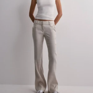 Linne kostymbyxor  - Beiga linnekostymbyxor från Nelly. Använda 1 gång😊