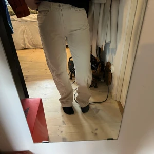 Beige jeans  - Beige jeans från nakd 