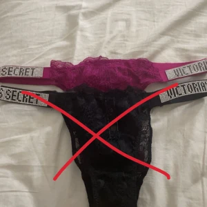 victoria secret - säljer dessa oanvända victoria secret troser. Dom rosa har kvar plastbitarna vid rhinestonesen men på de svarta har lossnat men de är helt oanvända. säljer dom för 150kr st