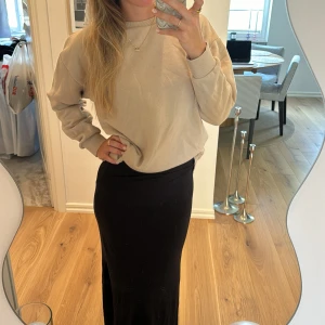 Sweatshirt - Oversized sweatshirt från nakd, storlek S. Använd fåtal gånger, fint skick. 
