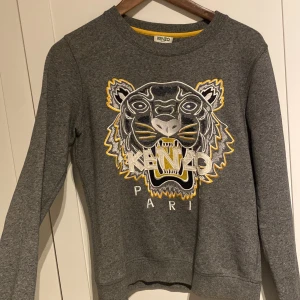 Kenzo tröja - Kenzo: säljer nu denna tröja för att den har blivit för liten org pris (2800) 