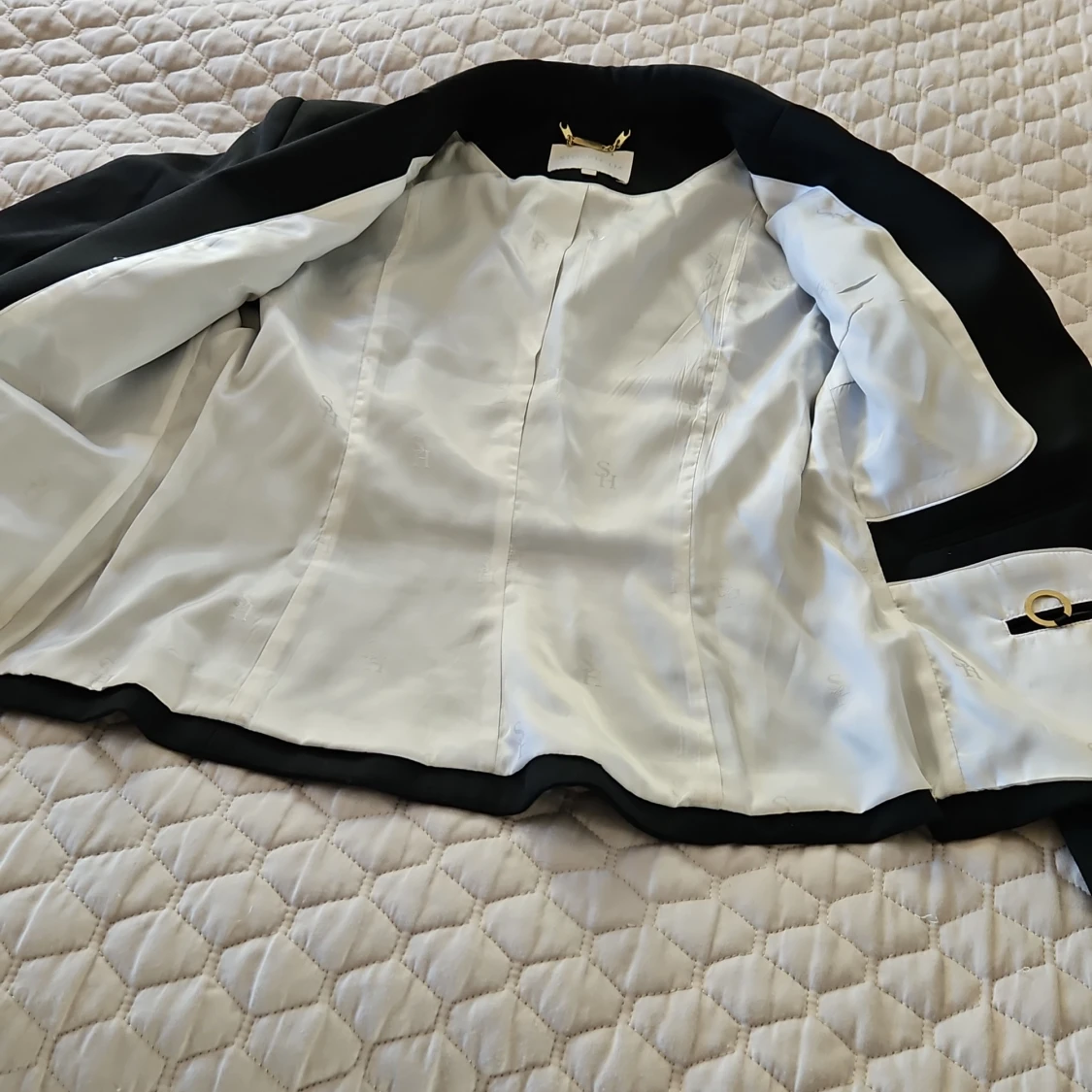 Svart kavaj med vit foder - 91