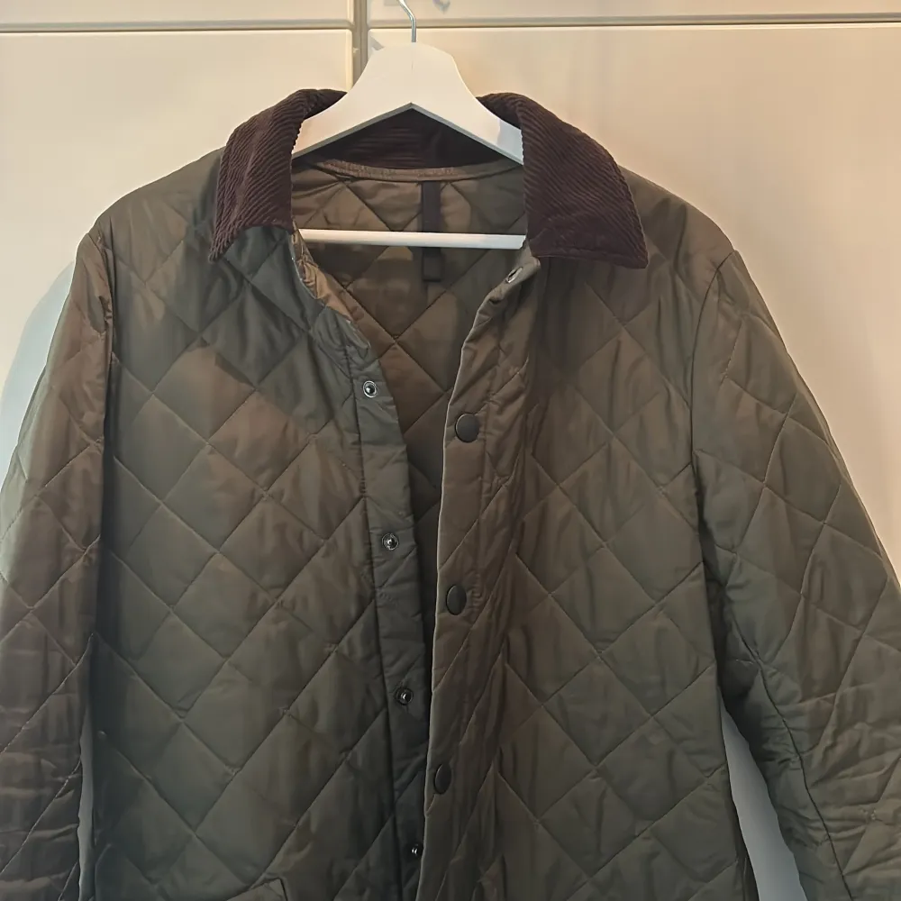 Tja! Säljer min Höst/Vinterjacka från barbour som är i extremt bra skick! Nypris: 2199kr. Jackor.