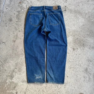 baggy sweet sktbs jeans - blåa sweet sktbs baggys i medium litet hål vid hälen