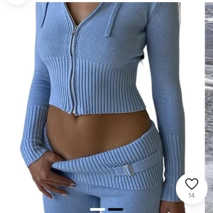 Catania sätt - Säljer mitt jätte fina Catania sätt!! Köptes för nästan 2000!!  Jätte fint sick inga defekter!! Säljer för använder ibte längre skriv vid intresse!! Pris kan diskuteras!❤️