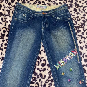 Y2k jeans - Knappt använd av mig och är i bra skick💕