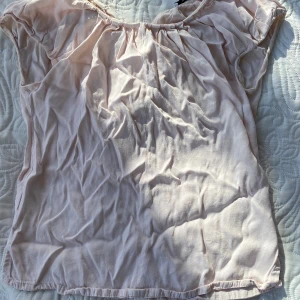 Jätte söt blus💗 - Jätte söt blus, säljer pågrund av att den inte kommer till användning💗