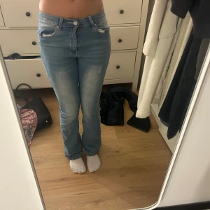 Hög,idkade jeans snygg ficka - Oanvända och jätte snygga fickor 