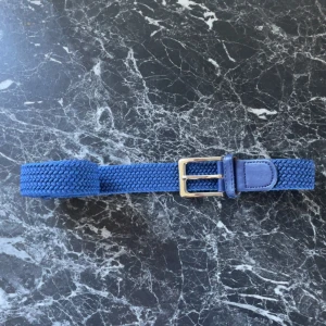 Grisch bälte - Ett oanvänt blått gricsh bälte som passar till alla lägen. Säljer de för att det aldrig använts. Skriv vid intresse:)