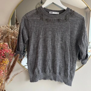 Stickad topp  - Superfin stickad grå T-shirt med diamanter🤩🤩