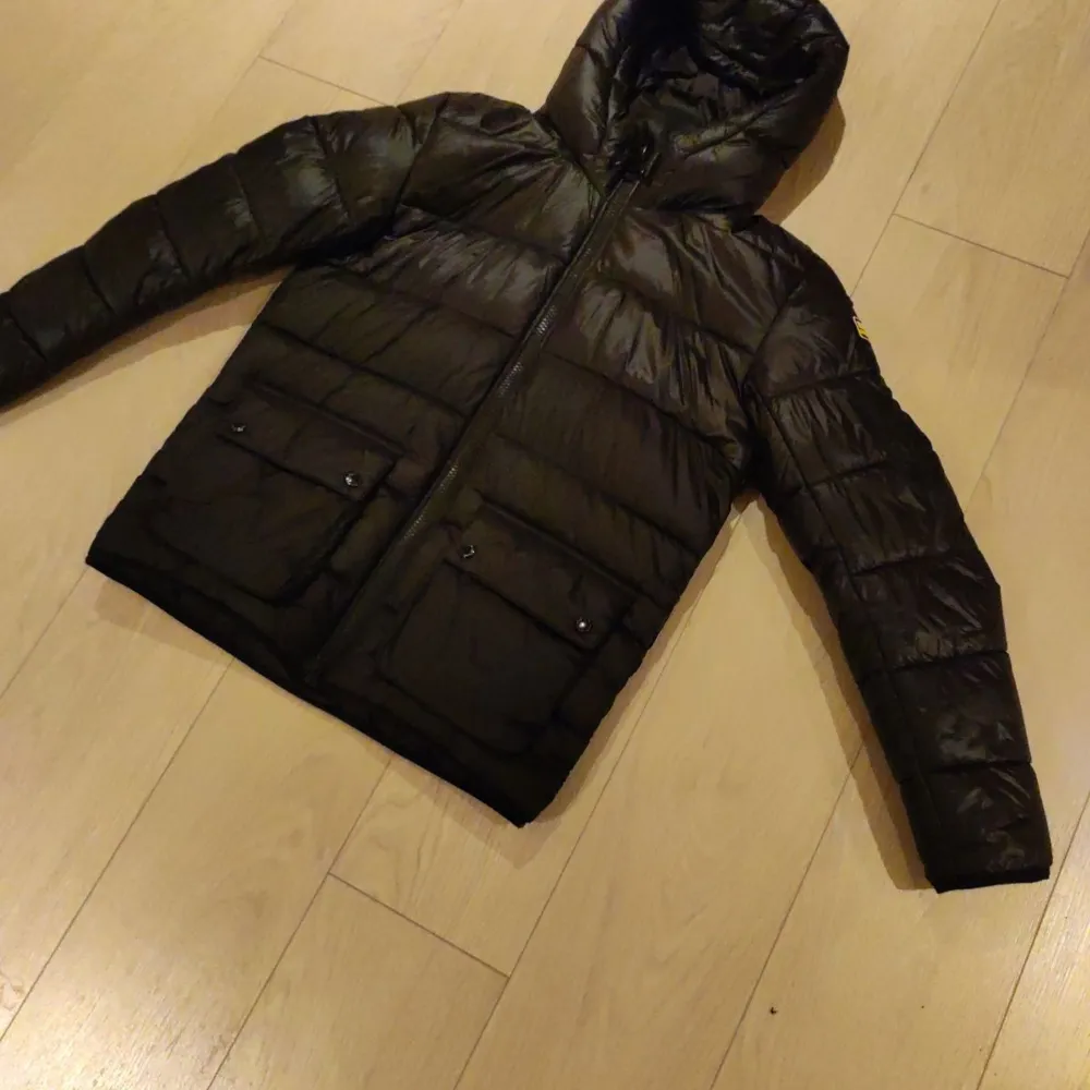 Fin vinterjacka från Barbour Bra skick  . Jackor.