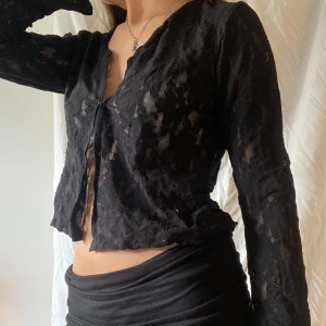 Spets kofta - Användbar och unik! Står 38/40 men sitter mer som en S eller xs