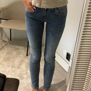 Så snygga stretchiga jeans från Replay! Modellen heter LUZ och de är i storlek W27/30. Nyskick!💘