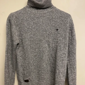 Turtleneck tröja  - Fin turtleneck i storlek S