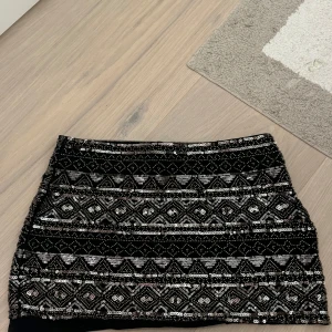 minikjol - snygg minikjol från zara, bra skick! 