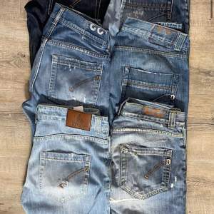 Tjena!Nu ska vi sälja en hel bulk av jeans💯Det är 6 par jeans.Mellan storlek 28-34!Skriv till oss om ni är intresserade i jeansen.Det är bara fråga på också om ni har fler frågor💯*Kan även sälja hela bulken om nån vill köpa alla jeans*💯olika priser!