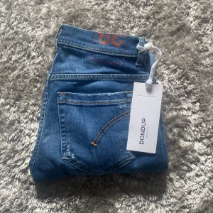 Dondup jeans (NYA) - Säljer nu dessa helt nya dondup jeans i storlek 29  Skicket är 10/10 och aldrig använda  De är bara o skriva för fler frågor!!😊🙌🙌