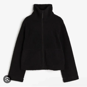 Teddy jacka svart  - Väldigt fin Teddy jacka från hm, är i väldigt bra skick och använd fåtal gånger
