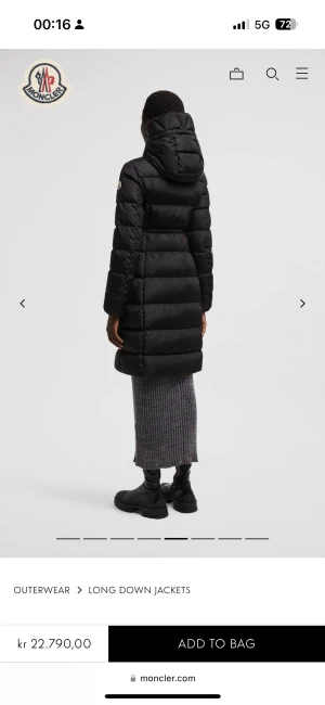 Moncler jacka xs - Moncler jacka lång xs men med päls som jag lagt till 
