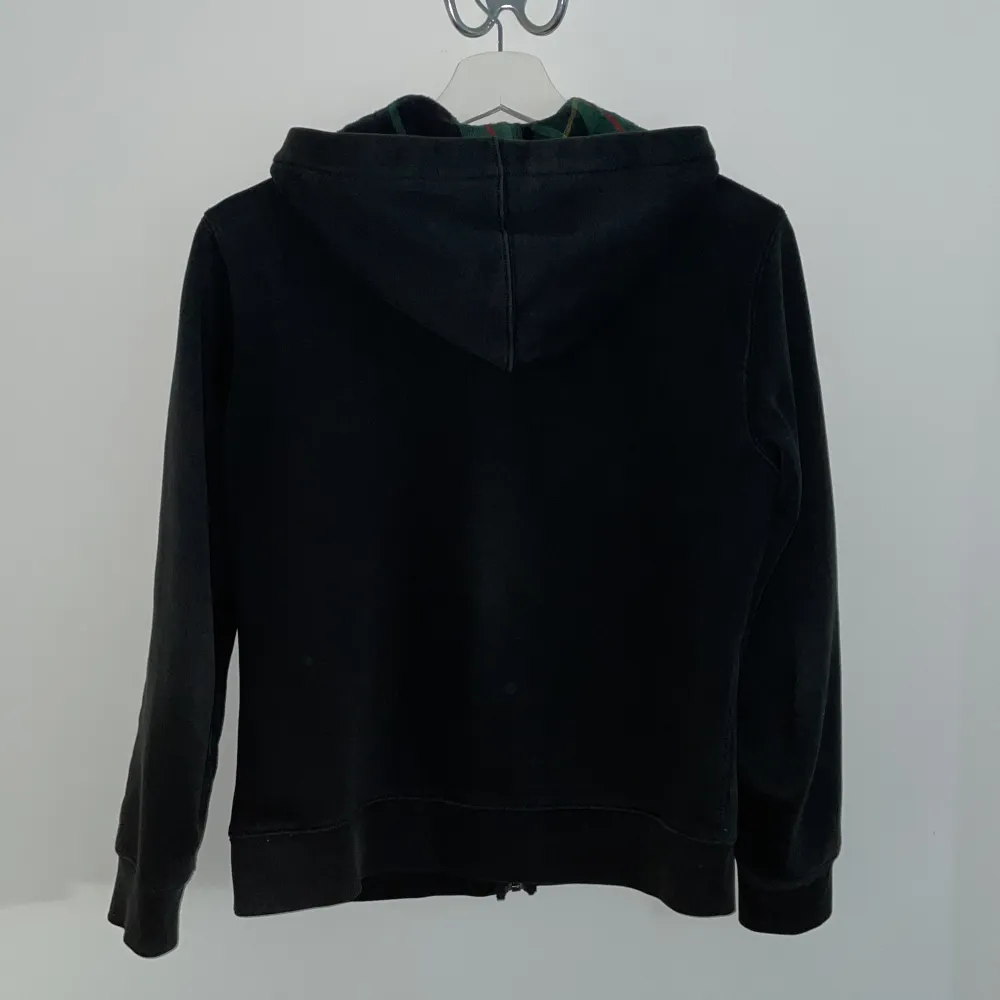 Sparsamt använd svart Ralph Lauren hoodie i storlek 160cm.. Hoodies.