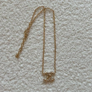 halsband  - i nyskick, aldrig använd. rostfri & går att duscha med mm.