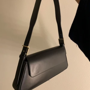 Zara väska  - Köpt för 400! Köpte den förra året💗