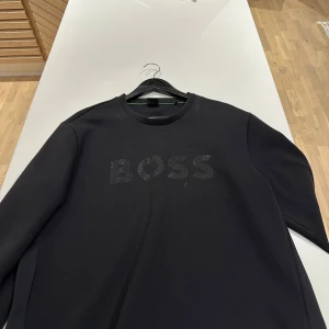 Hugo boss tröja  - Bra skick  Pris kan diskuteras  Köparen stor för frakten 
