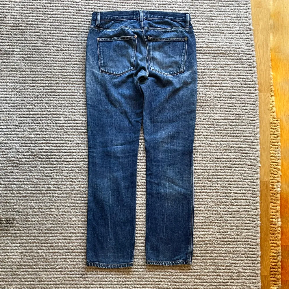 Acne studios max raw jeans Midjemått tvärsöver: 40 cm innerbenslängd: 73 cm fotvidd: 17 cm. Jeans & Byxor.