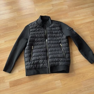 Moncler cardigan - 10/10 skick 