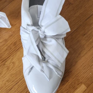 Vita skor från Puma - Sparsamt använda ett fåtal gånger, fint skick. 