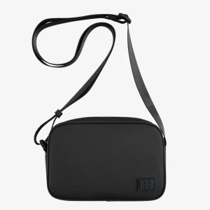 Axelväska  - En axelväska från pull&bear, enkel och fin. Passar både tjejer och killar. Nypris 200kr men säljer för 100kr