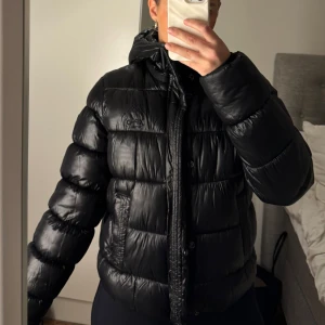 Syperdry jacka  - Jacka från superdry, stl står ej men passar mig som bär s/m i vanliga fall! 