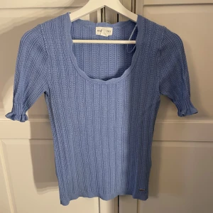 Söt topp - Söt topp från Lindex i jätte fint skick🥰säljer då den inte kommer till användning längre 