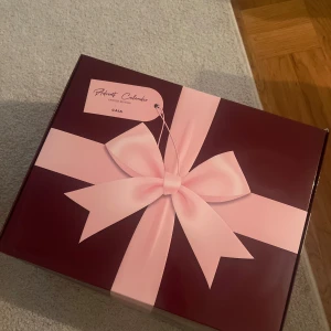 Caia adventkalender  - Helt ny och oanvänd. Slutsåld på hemsidan. POSTAS IDAG. ALLA LUCKOR INGÅR. 