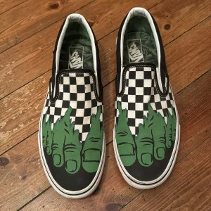 Vans x Marvel “ off the wall”  slip-on sneakers s.43  - I superskick!  Knappt använda  S.43