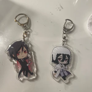 Keychains - 2 stycken anime keychains köpta för ca 150kr styck på närcon 🫶 50kr för en 85 kr för båda 