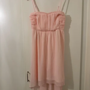 Klänning - Klänning i fint skick, storlek M.