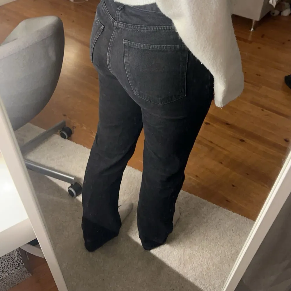 Jätte snygga jeans ifrån bikbok! Har använd de sparsamt!💝. Jeans & Byxor.