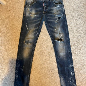 Dsquared2 byxor  - Bra skick använda ett par gånger men säljer dom nu för att dom inte passar längre 