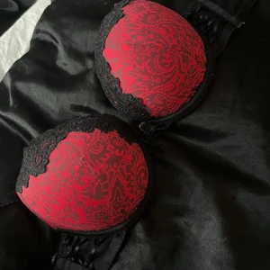 BH med mycket pushup, 80B - BH med pushup, storlek 80B